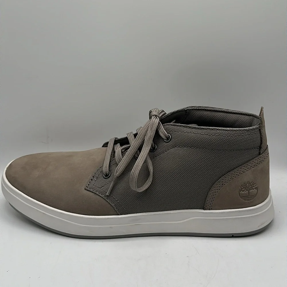 Timberland men's Davis Square chukka boots, size 8.5